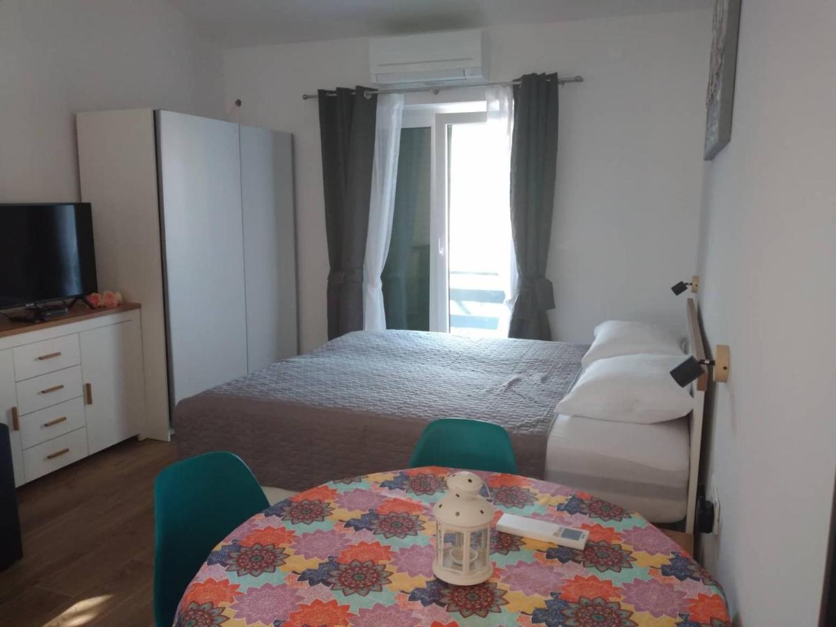 Apartmani Luni เปรมันตูรา ภายนอก รูปภาพ